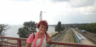 Поїздом 27 годин – Людмила Островська побувала у місті, куди ще бояться їхати