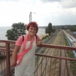Поїздом 27 годин – Людмила Островська побувала у місті, куди ще бояться їхати