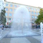 У Тернополі відкрили новий громадський простір біля Головпоштамту та оновлений фонтан «Кульбаба»