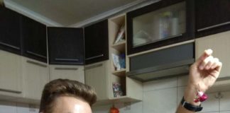 Тернополянин творить неймовірні прикраси із висушених квітів і кавових зерен