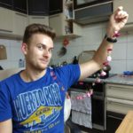 Тернополянин творить неймовірні прикраси із висушених квітів і кавових зерен