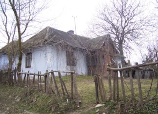Тернополянин 10 років фотографує старі галицькі хати (фото, відео)