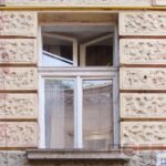 Тернополянка досліджує, якими є на дотик давні будинки міста