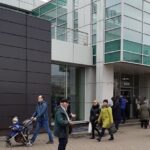 В Івано-Франківську чоловік щоб вижити, співає пісні і читає вірші (фото)
