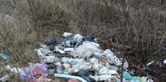 У райцентрі на Тернопільщині живуть такі знесилені люди, що не здатні пройти кілька зайвих кроків (фото)