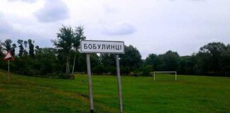 У селі на Тернопільщині не всі люди хочуть здавати гроші на зарплату гробареві