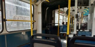 У Тернополі жінка заради чоловіка відмовилася від місця в тролейбусі