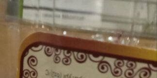 На Івано-Франківщині жінка у відомому магазині купила торт з пліснявою (фото)