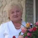 На Тернопільщині жінка щодня розмовляє з квітами і вони відповідають їй взаємністю (фото)