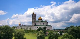 На Хмельниччині монах, який помер від коронавірусу, міг заразити майже 50 чоловік