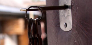 На Тернопільщині ледь не померла жінка, бо лікарі відмовилися їй допомогти