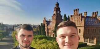 Майбутні священники з Тернопільщини здивували людей виконанням народної пісні (відео
