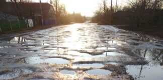 У містечку на Хмельниччині є вулиця, яка дуже нагадує поверхню планети Марс (фото)