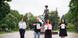 Тернопільські журналісти вийшли на вулицю з протестом (фото)