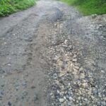 Люди просять відремонтувати дорогу у легендарному селі на Тернопільщині
