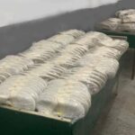 У мешканця Прикарпаття на кордоні відібрали 300 пар тапочок (фото)