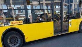 У Хмельницькому дитину вигнали з маршрутки, бо вона поступилася місцем старшій жінці