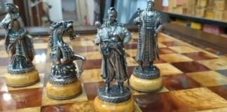 Ювелір з Хмельниччини потратив сім років щоб створити унікальні шахові фігури (фото)