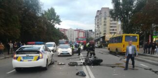 У Тернополі автомобіль патрульної поліції зіткнувся з мотоциклом