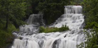 Історія про печеру відлюдника і містичний водоспад на Тернопільщині