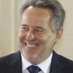 Знищення місцевого самоврядування: олігархи користуються урядовою газовою монополією