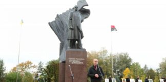 Громада Тернополя вимагає повернення Степанові Бандері звання Героя України