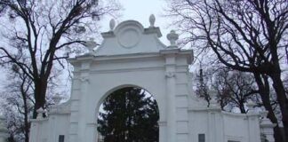 Жителі містечка на Тернопільщині розповіли, що у їхньому замку блукає привид