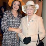 Майстриня з Тернополя творить капелюшки для королеви