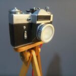 Тернополянин перетворює старі фотоапарати на світильники