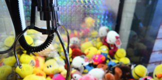 У центрі Тернополя ліквідували гральний автомат з іграшками (фото)