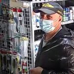 У Тернополі розшукують чоловіка, який розраховувався чужою карткою (відео)