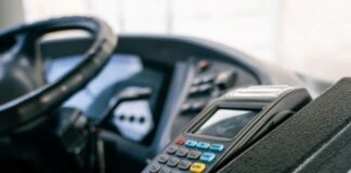 Чому тернополяни отримують сповіщення про оплату за проїзд уночі?