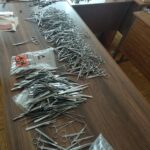 Лікар з Тернополя подарував волонтерам свою колекцію хірургічних інструментів