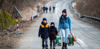 Психолог з Тернополя безкоштовно допомагає жінкам із дітьми пережити війну