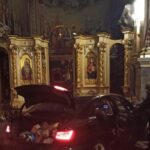 У Тернополі жінка на «Ауді» заїхала у Катедру (фото)