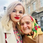 Стильна 100-річна Ангелина Паламар носить одяг своєї внучки