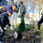 У Тернополі каратисти висаджували дерева