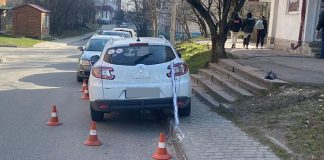 У Тернополі водійка виїхала на тротуар та збила жінку з дітьми