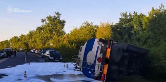 На Тернопільщині перекинулася автоцистерна з пальним