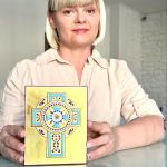 Писала пензликом розміром в одну волосину – Наталія Кушнір створила найменшу ікону