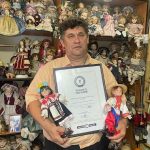 Сергій Коноваленко зібрав понад півтори тисячі порцелянових ляльок: деяким 150 років