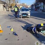 У Чорткові водійка автомобіля наїхала на скутериста