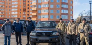 Тернопіль для ЗСУ: колектив Міськавтотрансу передав автомобіль військовим