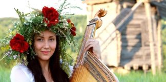 Олена Розумна, яка отримала нагороду від міністра оборони, створила школу бандури