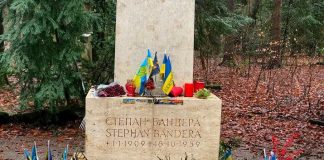 Тернополян пропустили до могили Степана Бандери тоді, коли назвали його батьком