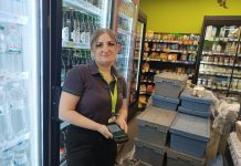 У Тернополі продавчиня сама купує продукти людям, яким не вистачає грошей