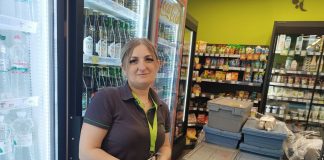 У Тернополі продавчиня сама купує продукти людям, яким не вистачає грошей