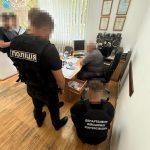 Інженера тернопільського підприємства судитимуть через 10 тисяч доларів хабаря