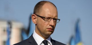 Тернопільська журналістка розповіла історію, як пудрила носа Арсенію Яценюку