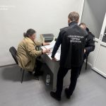 На Тернопільщині викрили жінку, яка за $3000 обіцяла зняти чоловіка з розшуку